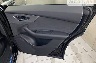 Внедорожник / Кроссовер Audi Q8 2021 в 