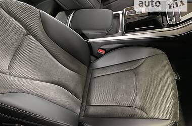 Внедорожник / Кроссовер Audi Q8 2021 в 