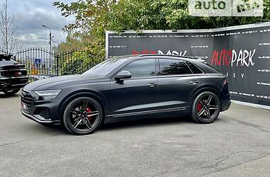 Позашляховик / Кросовер Audi Q8 2018 в 