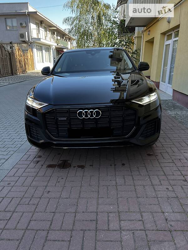 Позашляховик / Кросовер Audi Q8 2019 в Ужгороді