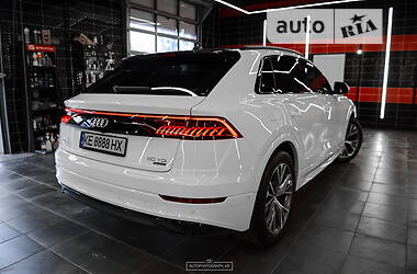 Позашляховик / Кросовер Audi Q8 2020 в 