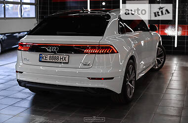 Позашляховик / Кросовер Audi Q8 2020 в 