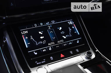 Позашляховик / Кросовер Audi Q8 2020 в 