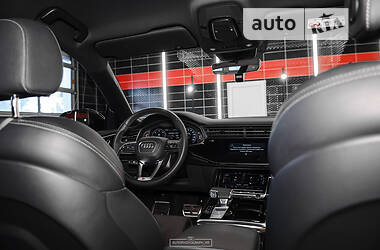 Позашляховик / Кросовер Audi Q8 2020 в 