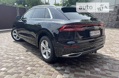 Внедорожник / Кроссовер Audi Q8 2018 в 