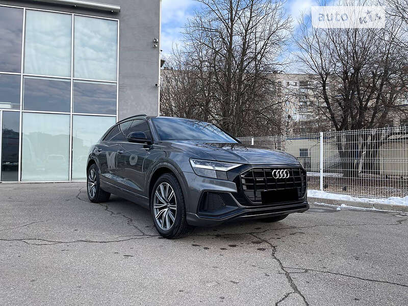 Внедорожник / Кроссовер Audi Q8 2018 в 