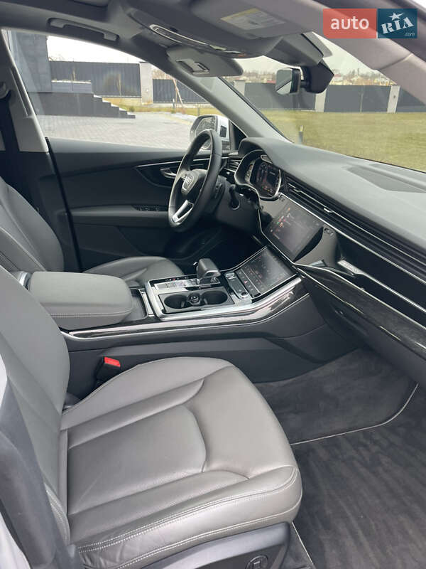 Внедорожник / Кроссовер Audi Q8 2018 в Луцке