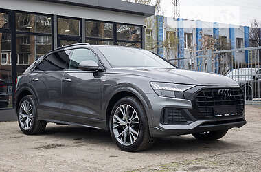 Внедорожник / Кроссовер Audi Q8 2021 в 