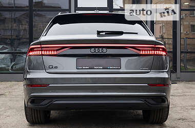 Внедорожник / Кроссовер Audi Q8 2021 в 