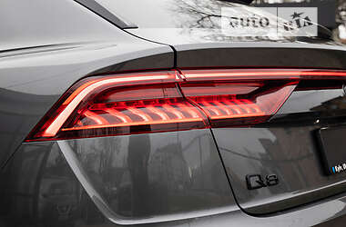 Внедорожник / Кроссовер Audi Q8 2021 в 