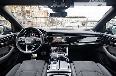 Внедорожник / Кроссовер Audi Q8 2021 в 