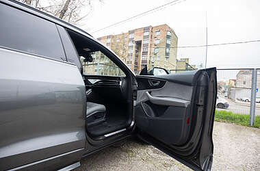 Внедорожник / Кроссовер Audi Q8 2021 в 