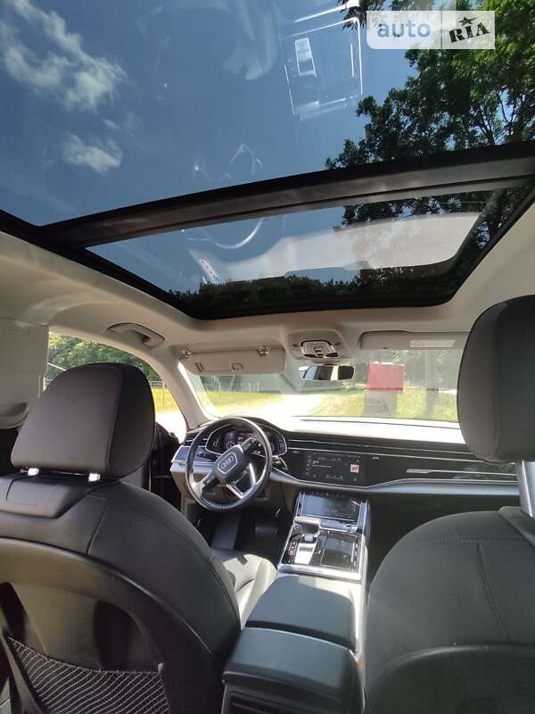 Позашляховик / Кросовер Audi Q8 2018 в Ужгороді