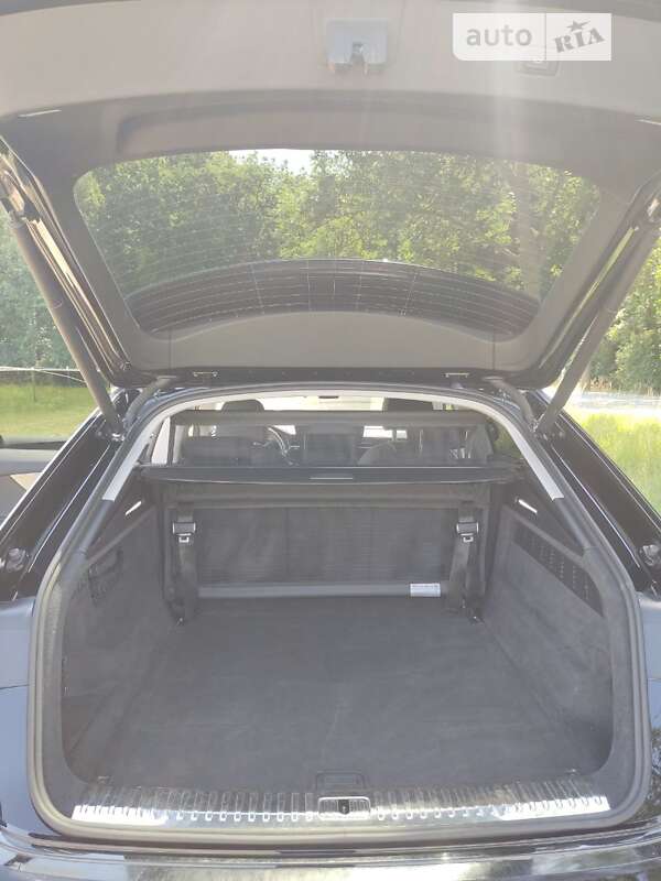 Позашляховик / Кросовер Audi Q8 2018 в Ужгороді