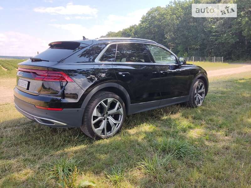 Позашляховик / Кросовер Audi Q8 2018 в Ужгороді