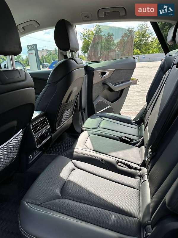 Внедорожник / Кроссовер Audi Q8 2018 в Киеве