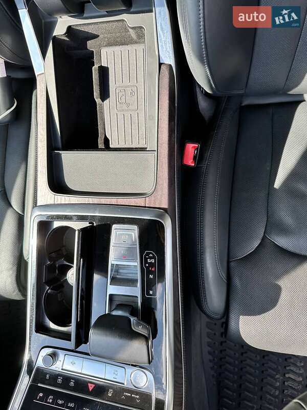 Внедорожник / Кроссовер Audi Q8 2018 в Киеве