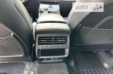 Позашляховик / Кросовер Audi Q8 2018 в 