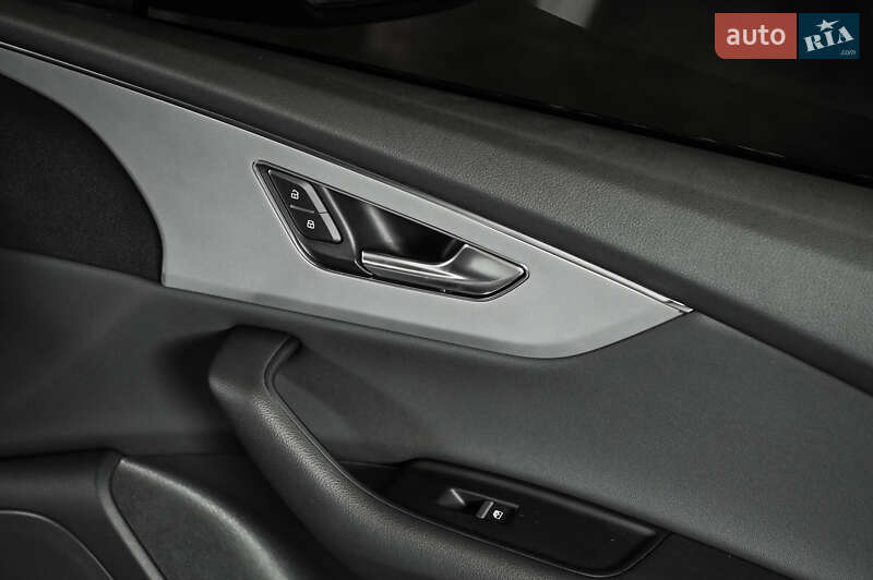 Внедорожник / Кроссовер Audi Q8 2018 в Ужгороде