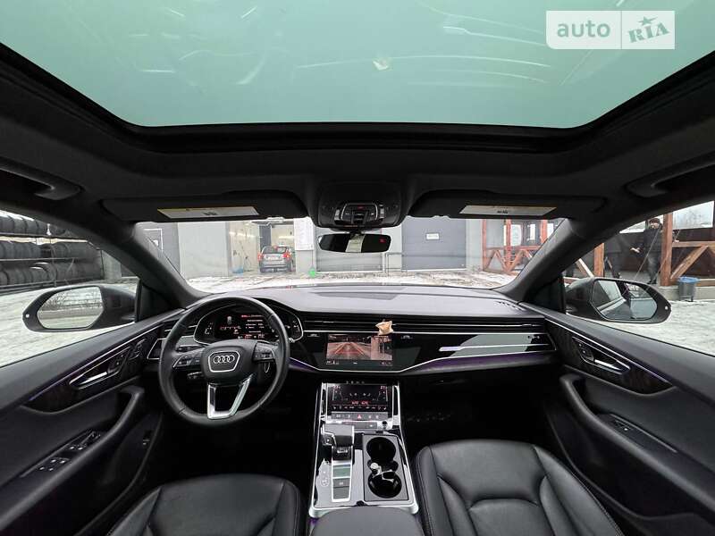 Позашляховик / Кросовер Audi Q8 2021 в 