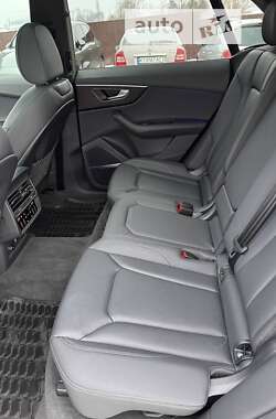 Позашляховик / Кросовер Audi Q8 2021 в 