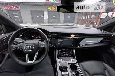 Позашляховик / Кросовер Audi Q8 2021 в 
