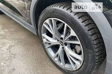 Позашляховик / Кросовер Audi Q8 2020 в 