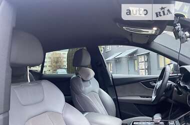 Позашляховик / Кросовер Audi Q8 2020 в 