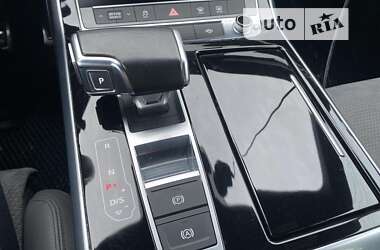 Позашляховик / Кросовер Audi Q8 2020 в 