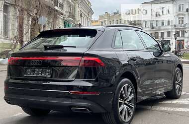 Внедорожник / Кроссовер Audi Q8 2024 в 