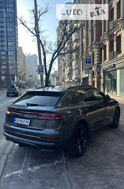 Позашляховик / Кросовер Audi Q8 2021 в 