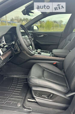 Позашляховик / Кросовер Audi Q8 2020 в 