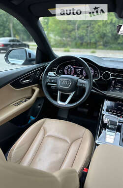 Внедорожник / Кроссовер Audi Q8 2020 в 