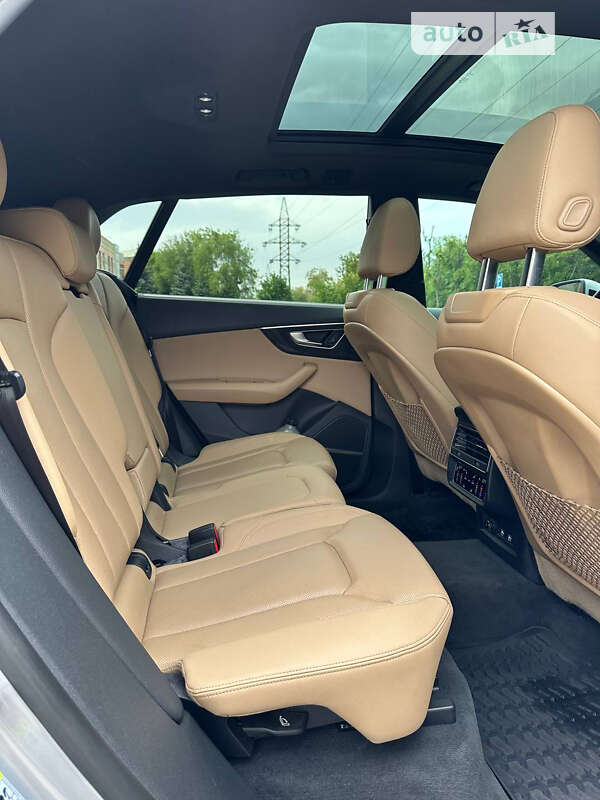 Внедорожник / Кроссовер Audi Q8 2020 в Днепре