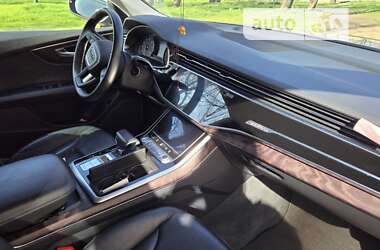 Позашляховик / Кросовер Audi Q8 2018 в 