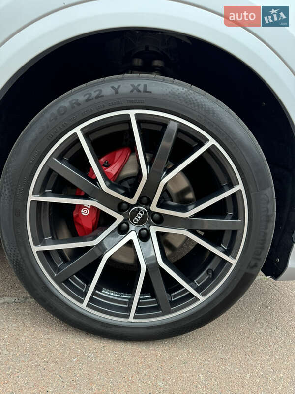 Внедорожник / Кроссовер Audi Q8 2019 в Киеве