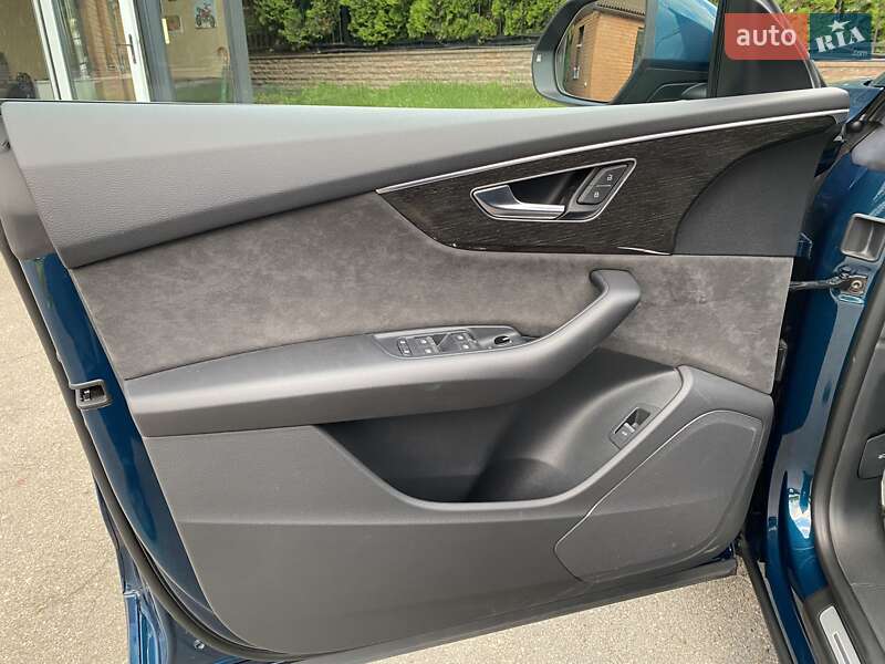 Позашляховик / Кросовер Audi Q8 2022 в Києві