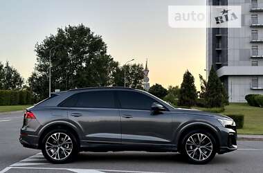 Позашляховик / Кросовер Audi Q8 2024 в Києві