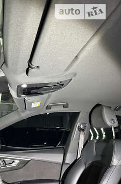 Внедорожник / Кроссовер Audi Q8 2022 в 