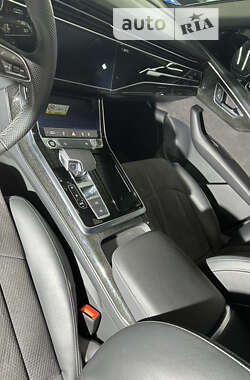 Внедорожник / Кроссовер Audi Q8 2022 в 