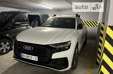 Внедорожник / Кроссовер Audi Q8 2021 в 