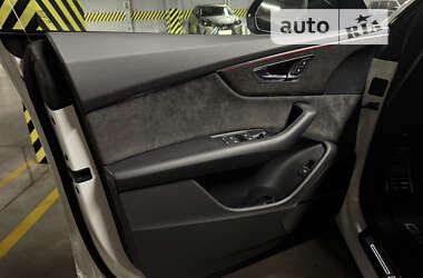 Внедорожник / Кроссовер Audi Q8 2021 в 