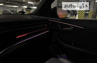 Внедорожник / Кроссовер Audi Q8 2021 в 