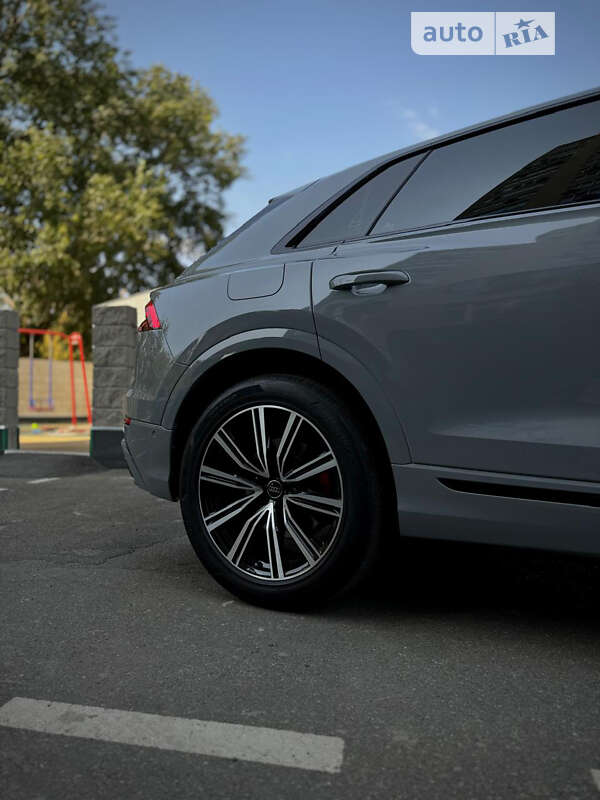 Внедорожник / Кроссовер Audi Q8 2018 в Киеве