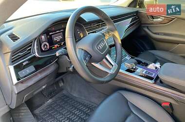 Позашляховик / Кросовер Audi Q8 2022 в 