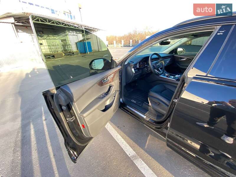 Позашляховик / Кросовер Audi Q8 2022 в Вінниці