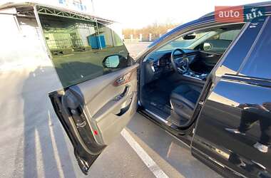 Позашляховик / Кросовер Audi Q8 2022 в 