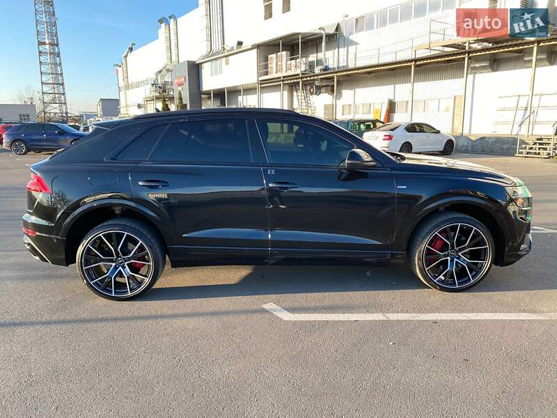 Позашляховик / Кросовер Audi Q8 2022 в Вінниці