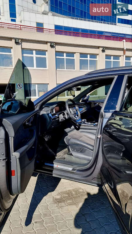 Внедорожник / Кроссовер Audi Q8 2018 в Одессе