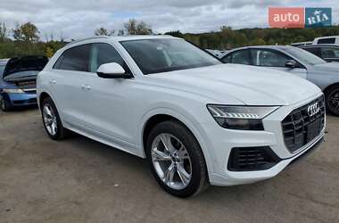 Позашляховик / Кросовер Audi Q8 2023 в 